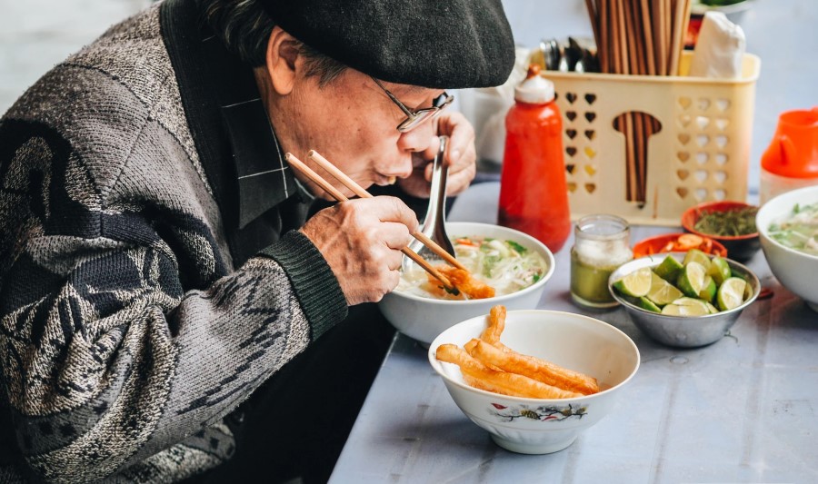 How to eat pho